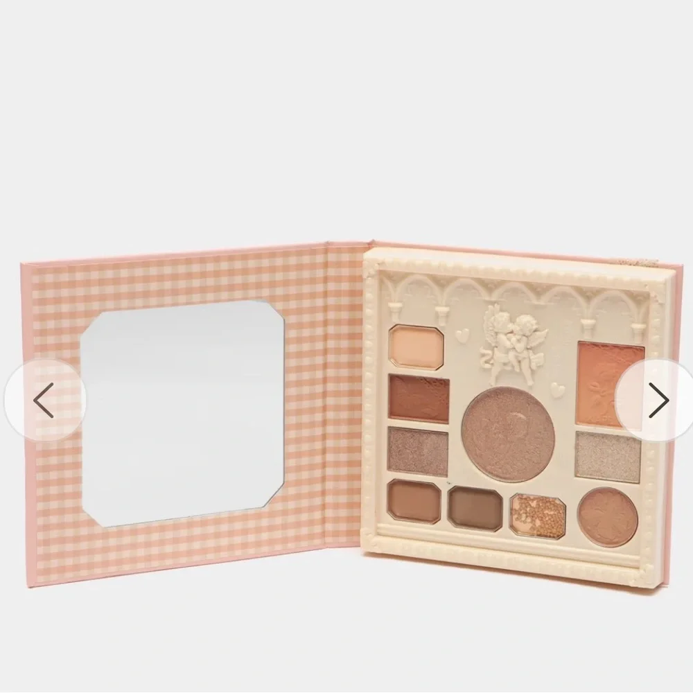 K'Apeine Capel Angel Mysterious embossed eyeshadow palette